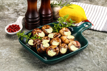 Fresnch escargort with basil butter