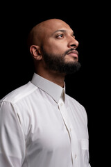 SAUDI MAN WITH TRADITIONAL DRESS