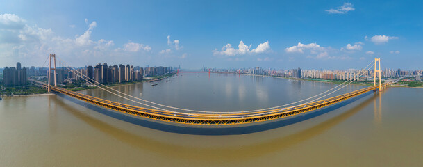Fototapeta premium Wuhan Yangsigang Yangtze River Bridge scenery