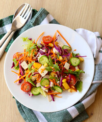 Vegetable mix salad with tofu