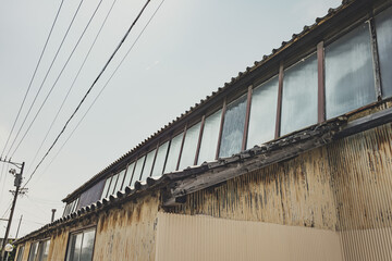 Obraz premium ノコギリ屋根のレトロな織物工場