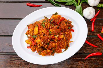 Spicy stir-fried bird is a Thai dish with a spicy flavor.