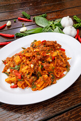 Spicy stir-fried bird is a Thai dish with a spicy flavor.