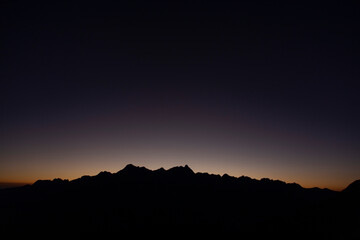 montaña alumbrada 