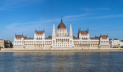 Fototapeta premium Hungarian Parliament Building on the shores of the Danube river, Budapest, Hungary
