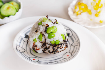 枝豆と塩昆布のおにぎり