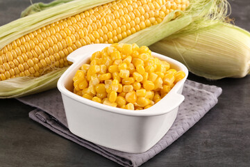 Canned sweet young corn grain
