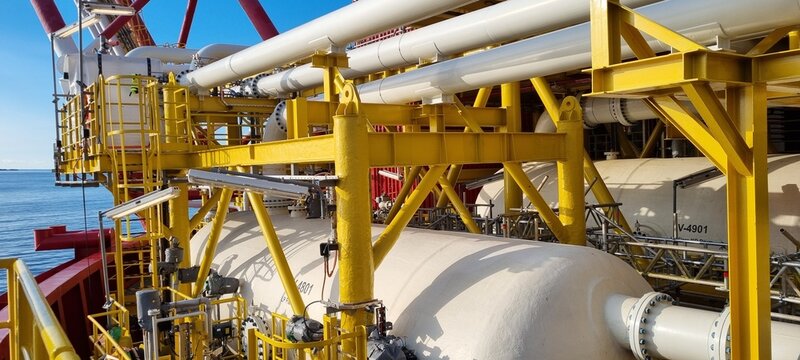 Oil and gas processing platform FPSO