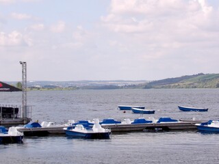 Eine Radtour rund um den Süssen See im Mansfelder Land mit Blick auf das Schloss Seeburg, die fleckenkirche St Nikolai, den Halden und den Bindersee Rollsdorf