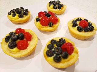 tart with berries