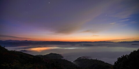 大撫山から見たブルーモーメントと雲海のコラボ情景