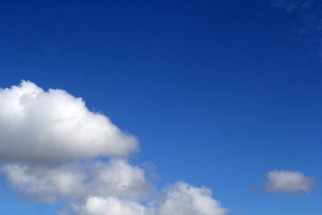 Blue sky with fluffy cumulus clouds background