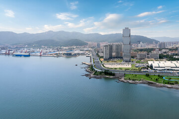 Fototapeta premium Expansive Aerial View of a Coastal City with Urban and Natural Elements