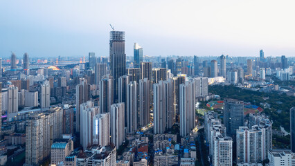 Fototapeta premium Stunning Aerial View of a Modern City Skyline at Dusk