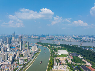 Fototapeta premium Skyline view of Wuhan City landmark