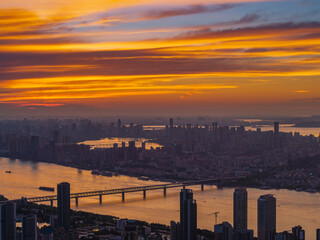 Fototapeta premium Skyline view of Wuhan City landmark