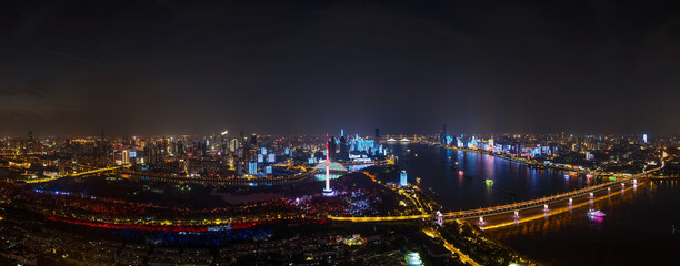Fototapeta premium Skyline view of Wuhan City landmark