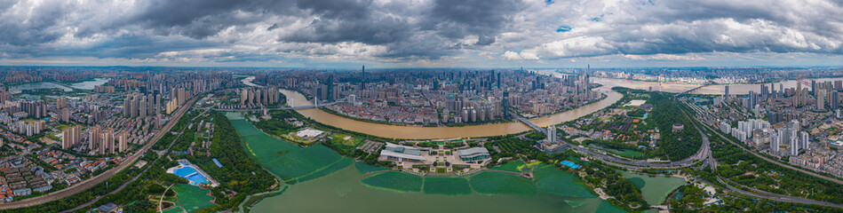 Obraz premium Skyline view of Wuhan City landmark