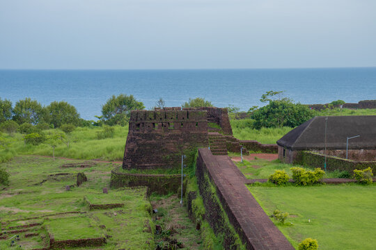 Bekal Fort, one of the largest and most significant forts in Kerala, is famously linked to Tippu Sultan. Located in Bekal, near Kasaragod, it dates back to the 17th century