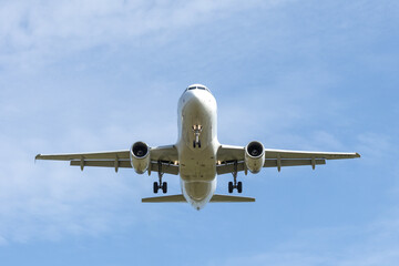 passenger plane landing 
