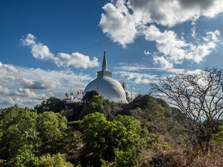  Ruwanwelisaya Stupa in Anuradhapura, Sri Lanka
