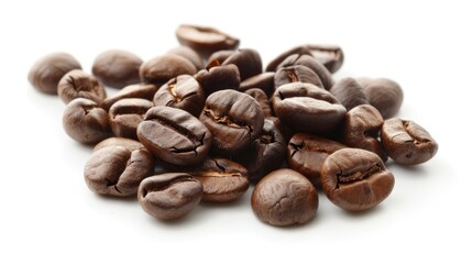 Naklejka premium Coffee beans roasted against a white backdrop