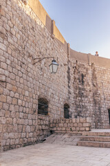 dubrovnik-croatia-old-town-wall-street-lamp
