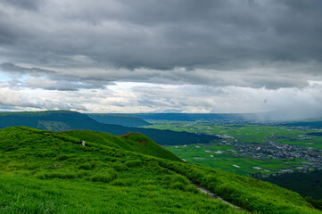 Obraz premium 曇天の阿蘇