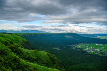 Fototapeta premium 曇天の阿蘇