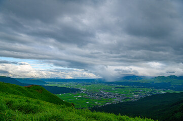 Naklejka premium 曇天の阿蘇