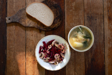 北欧料理_ビーツのサラダやポロネギのスープ