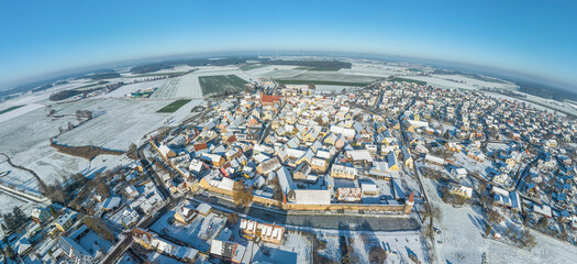 Die Landstadt Merkendorf im Rangau an einem sonnigen Wintertag aus der Luft