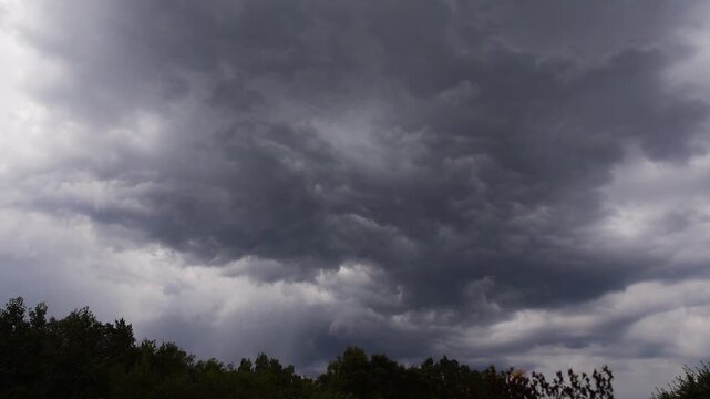 Unwetterwarnung &uuml;ber dem Ruhrgebiet - Zeitraffer, Timelapse