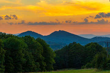 Miedzianka: Malowniczy Zachód Słońca nad Rudawami Janowickimi i Sokolikami" © krzys ser