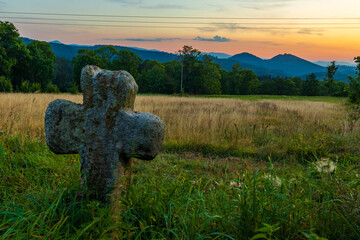 Krzyż poutny "memento mori" w Miedziance - Rudawy Janowickie © krzys ser