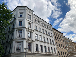 Sanierte Altbaufassaden in Berlin-Mitte und Berlin-Pankow, Deutschland