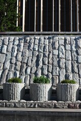 Flower pedestals and a parapet decorated with white granite, with irises planted in the pedestals. © Colobus