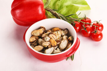 Marinated mussels in the bowl