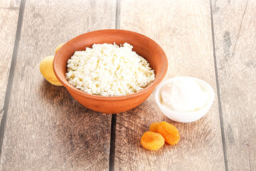 Cottage cheese with apricot and cream