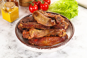 Roasted duck wings with sauce