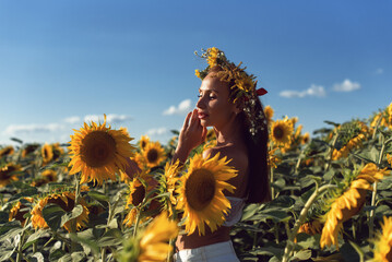 Traveling to beautiful places with a young woman