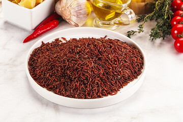 Red raw dry rice gor cooking