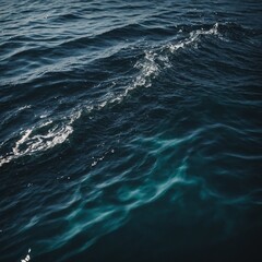 Naklejka premium Gentle waves rolling onto a quiet beach, with the warm light of twilight enhancing the serene and peaceful atmosphere