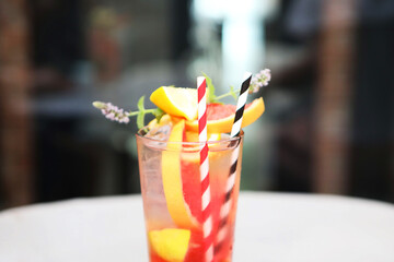 Napój chłodzący z cytryną i pomarańczą. Cooling drink with lemon and orange. © 123108 Aneta
