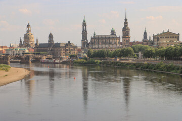 Fototapeta premium Dresdner Altstadtpanorama von der Marienbrücke gesehen