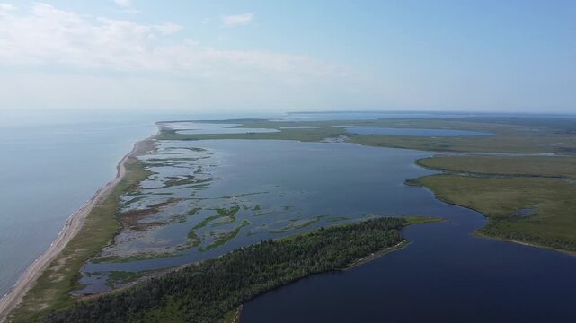 Vue a&eacute;rienne &agrave; 500m. d'altitude de L'Ile Miscou.  Vue panoramique sur ses baies majestueuses & ses plaines immense de tourbi&egrave;res. Un paysage marin & cotier magnifique vue du ciel. Nouveau-Brunswick.