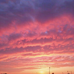 Fototapeta premium Colorful Sunset with Vibrant Clouds