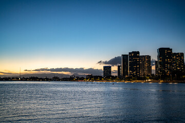 Fototapeta premium Sunset at Ala Moana Regional / beach Park，Honolulu, Oahu Hawaii. 