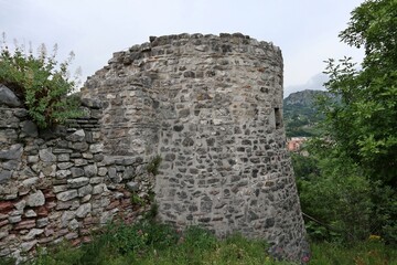 Laviano - Torre d'angolo del castello medioevale