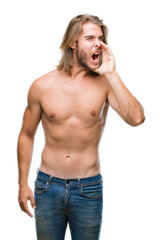 Naklejka premium Young handsome shirtless man with long hair showing sexy body over isolated background shouting and screaming loud to side with hand on mouth. Communication concept.